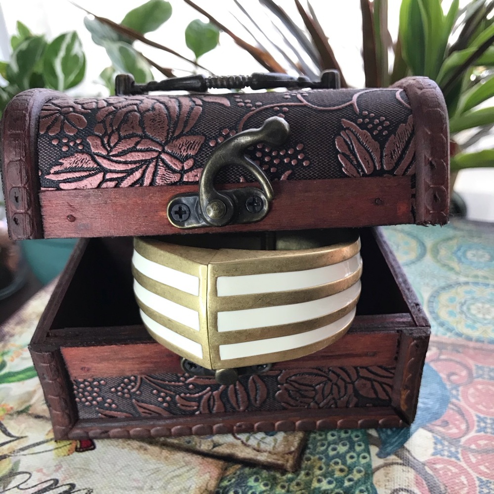 Matte Gold Hamptons Beach Vibe Bracelet - Picture 2 of 15
